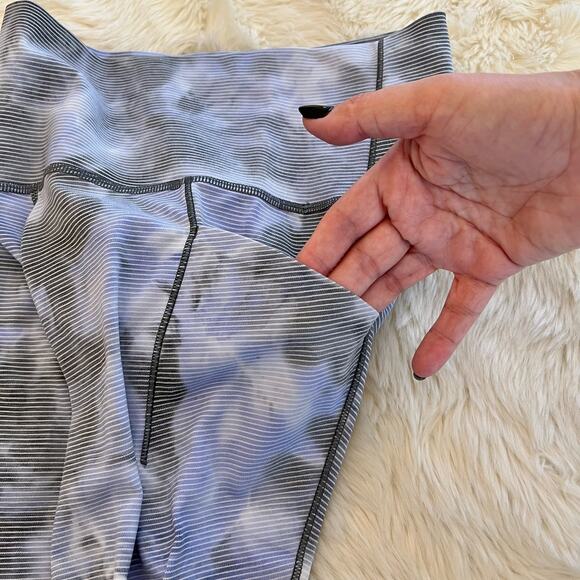 Athleta Petite Tie Dye Salutation Stash Pocket II Capri Leggings XSP - Picture 5 of 12